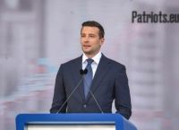ΠΑΡΙΣΙ: Ο Μπαρντελά απορρίπτει τη στήριξη Τραμπ και αλλάζει το παιχνίδι