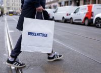 Birkenstock: Ομόλογο €900 εκατ. και σχέδιο buyback έως $500 εκατ.