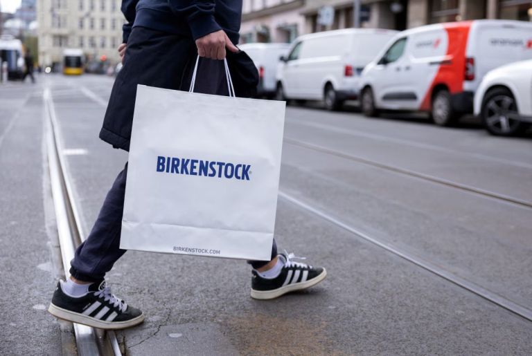 Birkenstock: Ομόλογο €900 εκατ. και σχέδιο buyback έως $500 εκατ.