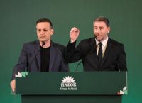 Ανδρουλάκης ή Δούκας; Το ΠΑΣΟΚ στο χείλος νέας εσωτερικής κρίσης