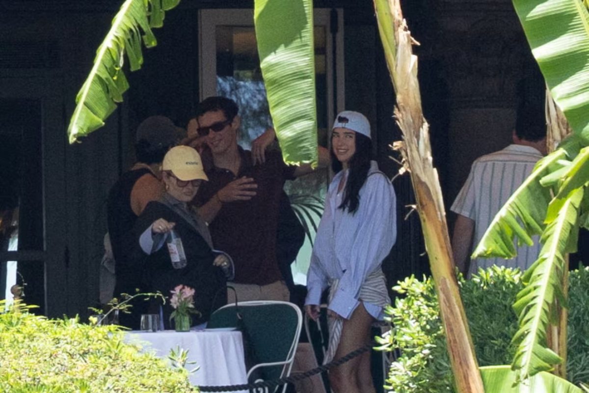 Dua Lipa – Callum Turner: Ο γάμος στη Σικελία που δίχασε το Παλέρμο
