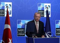 Ερντογάν πριν από το ΝΑΤΟ: Η καταστολή στο εσωτερικό σκιάζει τη διπλωματική βιτρίνα της Άγκυρας