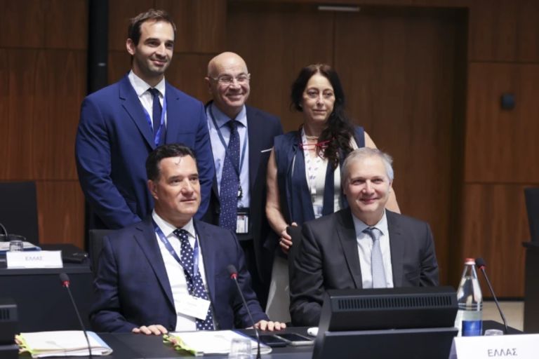 Η ΕΛΛΑΔΑ ΣΤΗ ΜΑΧΗ ΤΩΝ ΦΑΡΜΑΚΩΝ:Το Ευρωπαϊκό Δίλημμα Ανάμεσα στη Πράσινη Πολιτική και την Πρόσβαση των Ασθενών