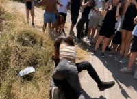 Εύβοια: Άγριος καβγάς μεταξύ μαθητριών έξω από Γυμνάσιο – Βίντεο από το περιστατικό [vid]