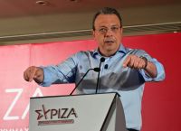 Φάμελλος:«Δίπλα στον Τσίπρα,χωρίς plan b»–ο ΣΥΡΙΖΑ ποντάρει στην ΕΛΑΣ,οι δημοσκοπήσεις σημαίνουν συναγερμό