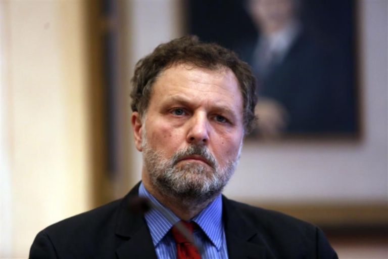 Γιάννης Μαυρής: «Ο πληθωρισμός των δημοσκοπήσεων κρύβει τη μεγάλη πολιτική εικόνα»