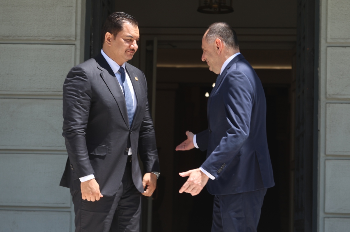 Συνάντηση Γεραπετρίτη – Σαντάμ Χαφτάρ: Ενίσχυση σχέσεων Ελλάδας και Ανατολικής Λιβύης