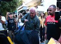 Αλέξανδρος Γιωτόπουλος:Με ταξί η επιστροφή του στον Κορυδαλλό–Ισχυρή αστυνομική παρουσία έξω από το σπίτι του