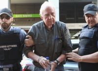 Αλέξανδρος Γιωτόπουλος: Με χειροπέδες από τη ΓΑΔΑ στον εισαγγελέα για την επιστροφή του στον Κορυδαλλό