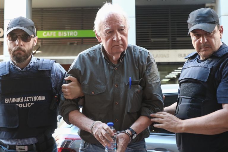 Αλέξανδρος Γιωτόπουλος: Με χειροπέδες από τη ΓΑΔΑ στον εισαγγελέα για την επιστροφή του στον Κορυδαλλό