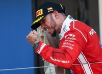 F1: Ο Χάμιλτον επέστρεψε στις νίκες και άλλαξε τα δεδομένα στη Ferrari