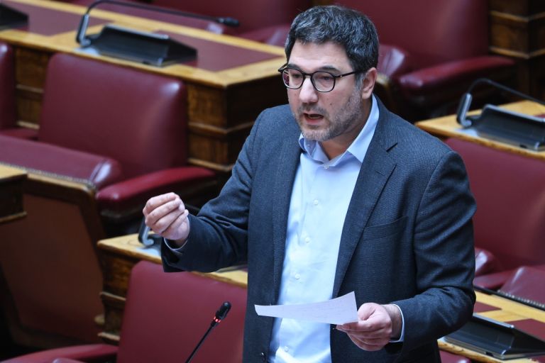 Ηλιόπουλος κατά ΝΔ: «Αλλάζετε το Σύνταγμα για μια πιο αυταρχική Ελλάδα»