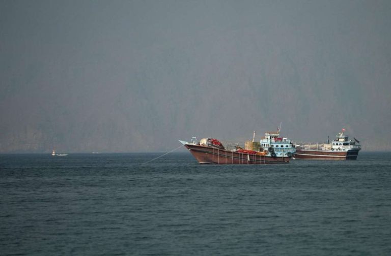 Η Μέση Ανατολή ξανά στο χείλος κρίσης: Επιθέσεις σε Μπαχρέιν και τάνκερ στο Ορμούζ δοκιμάζουν την εκεχειρία