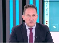 Πέτσας: «Τα μεγάλα συμφέροντα που τα βάζει ο Τσίπρας είναι αυτά που τον φιλοξενούν στα κότερά τους» [pics]