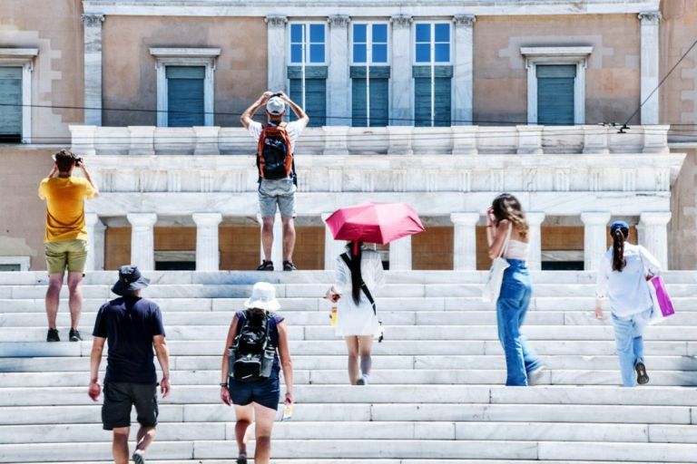 Θερμικός θόλος στην Ευρώπη: 40άρια, τροπικές νύχτες και αυξημένος κίνδυνος πυρκαγιών