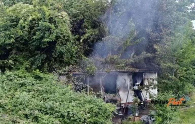 Τραγωδία στην Κόνιτσα: Τέσσερις άνθρωποι βρέθηκαν απανθρακωμένοι σε κοντέινερ όπου διέμεναν