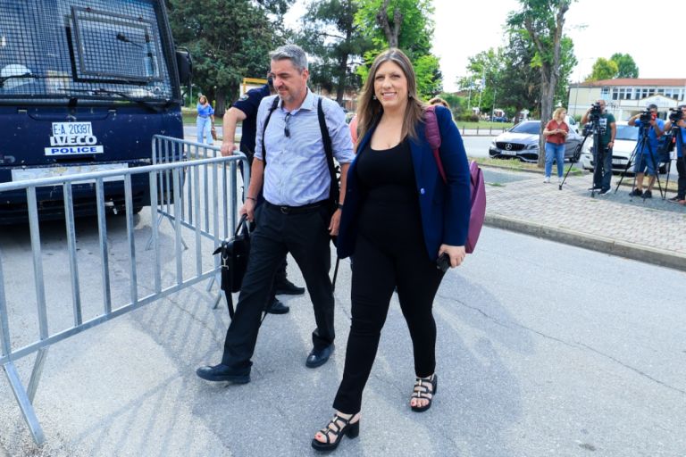 Ένταση στη δίκη για Τέμπη: Αντιδράσεις συγγενών θυμάτων κατά Κωνσταντοπούλου–Διεκόπη προσωρινά η διαδικασία
