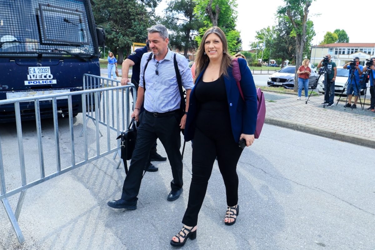 Ένταση στη δίκη για Τέμπη: Αντιδράσεις συγγενών θυμάτων κατά Κωνσταντοπούλου–Διεκόπη προσωρινά η διαδικασία