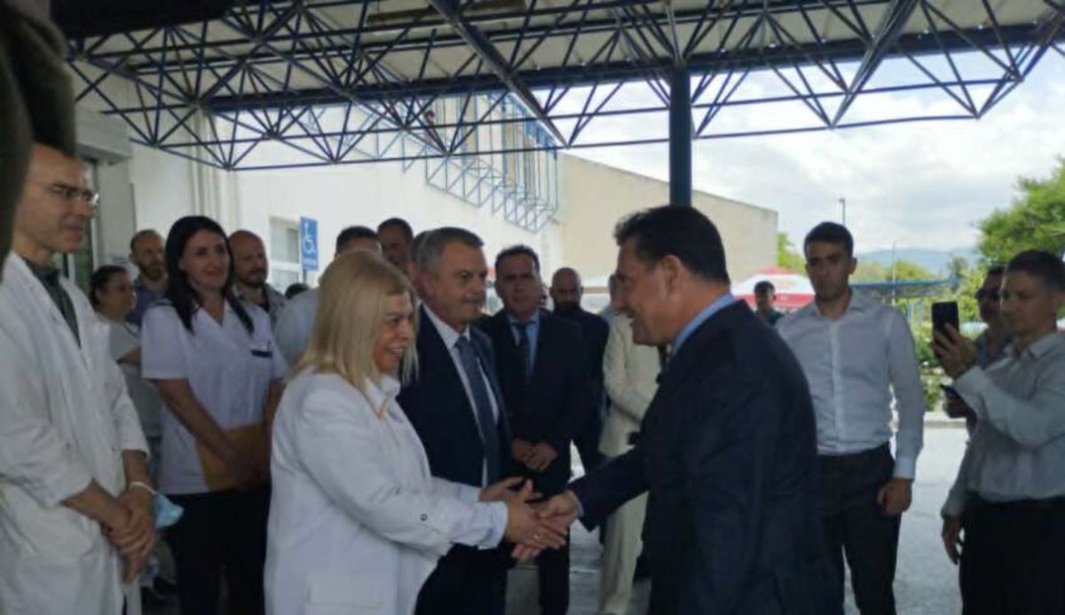 Άδωνις Γεωργιάδης από την Ξάνθη: «Δεν φοβάμαι να πάω πουθενά» – Απάντηση on camera για ΜΕΘ και προσλήψεις
