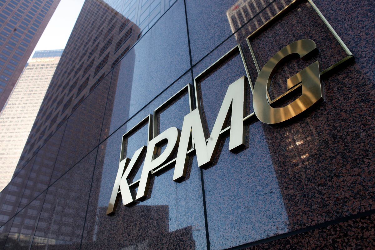 Έκθεση KPMG: Πρωτιά της Ελλάδας στην ΕΕ στη μείωση των παράνομων τσιγάρων