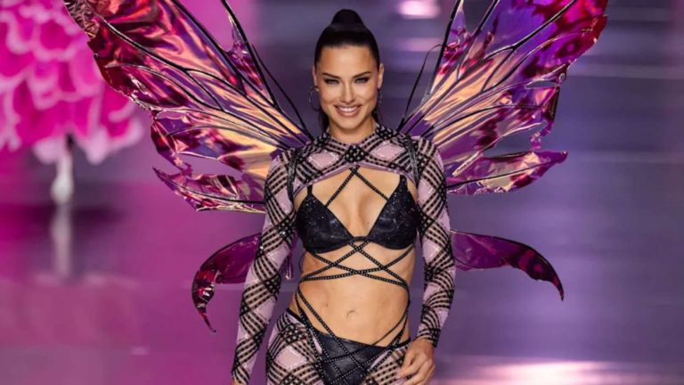 Adriana Lima: Το πραγματικό μυστικό πίσω από το εντυπωσιακό της σώμα δεν είναι η δίαιτα, αλλά η συνέπεια
