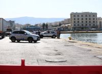 Αυτοκίνητο έπεσε στην θάλασσα στο λιμάνι του Πειραιά – Μεγάλη κινητοποίηση από το Λιμενικό