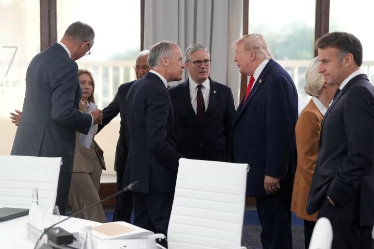 G7 χωρίς φίλτρα: Τι αποκάλυψαν τα hot mics για τις συνήθειες και τα αστεία των ηγετών