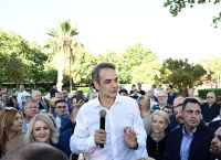 «Πάτα γκάζι»: Το σύνθημα Μητσοτάκη στη ΝΔ για τις εκλογές