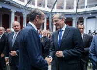 Σφοδρή επίθεση Μητσοτάκη σε Σαμαρά: Αιχμές για «πατριωτισμό του καναπέ», φόντο οι εκλογές του 2027