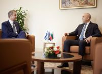 Mitsotakis Pushes EU Defense Debt Tool as Greece Expands Balkan Geopolitical Role