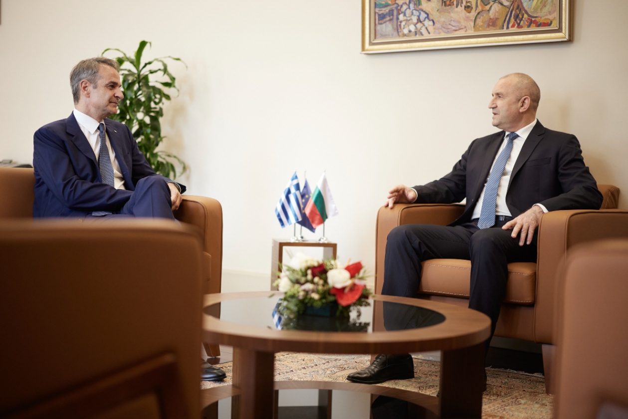 Mitsotakis Pushes EU Defense Debt Tool as Greece Expands Balkan Geopolitical Role