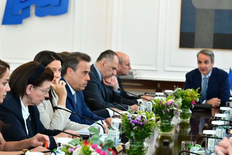 Μητσοτάκης: Προανήγγειλε περαιτέρω πτώση στην τιμή της βενζίνης στο υπουργικό συμβούλιο