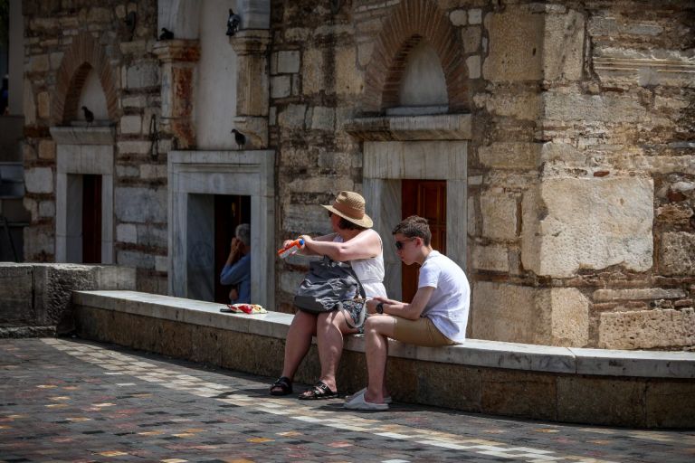 Γιατί ο καύσωνας δεν επηρέασε την Ελλάδα – Πώς θα κυλήσει ο Ιούνιος