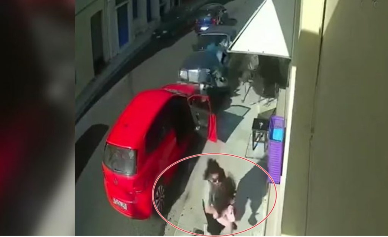 Κόβει την ανάσα βίντεο στη Ναύπακτο: Μητέρα σώζει το παιδί της δευτερόλεπτα πριν τη σύγκρουση