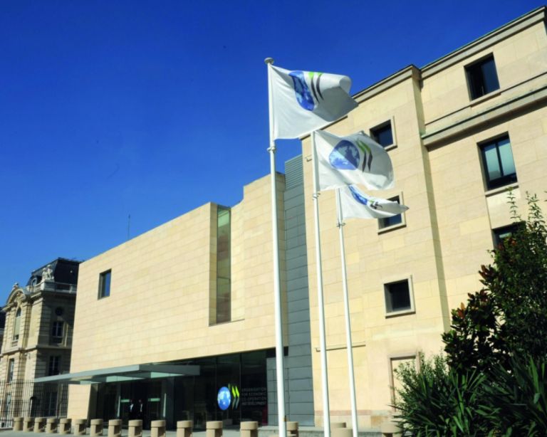 ΟΟΣΑ: Ανθεκτική ανάπτυξη για Ελλάδα, αλλά με πληθωριστικό σοκ 4,2% και ενεργειακό ρίσκο