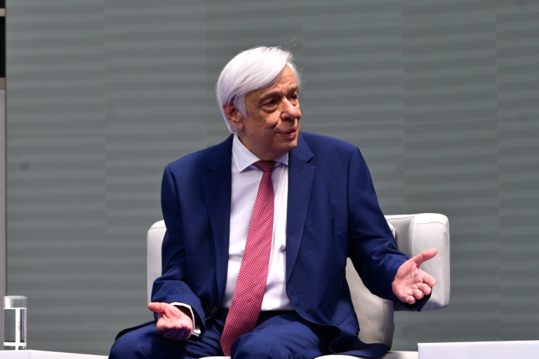 Παυλόπουλος κατά Συνταγματικής Αναθεώρησης: «Αναθεώρηση αμηχανίας» ή προειδοποίηση προς το πολιτικό σύστημα;