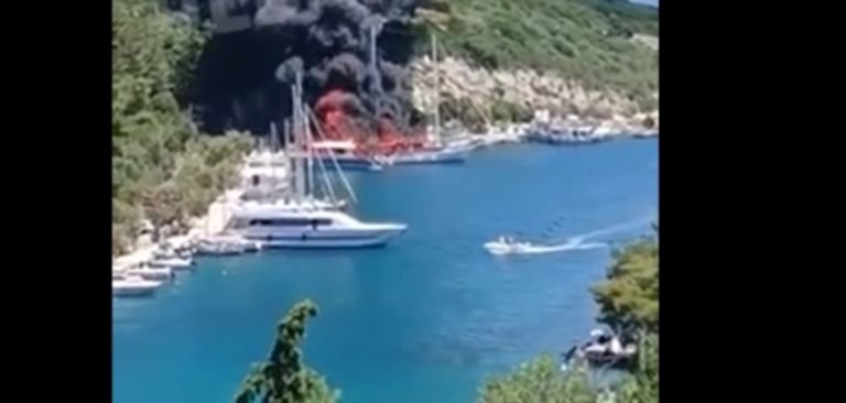 Παξοί: Συναγερμός από φωτιά σε δύο τουριστικά σκάφη στο λιμάνι του Γαΐου–Μεγάλες ζημιές, χωρίς τραυματισμούς