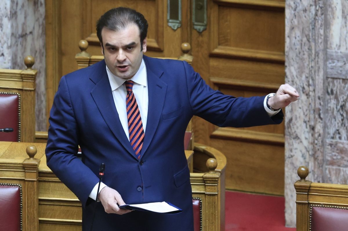 Πιερρακάκης: Στα 1.600 ευρώ αυξάνεται o ακατάσχετος λογαριασμός