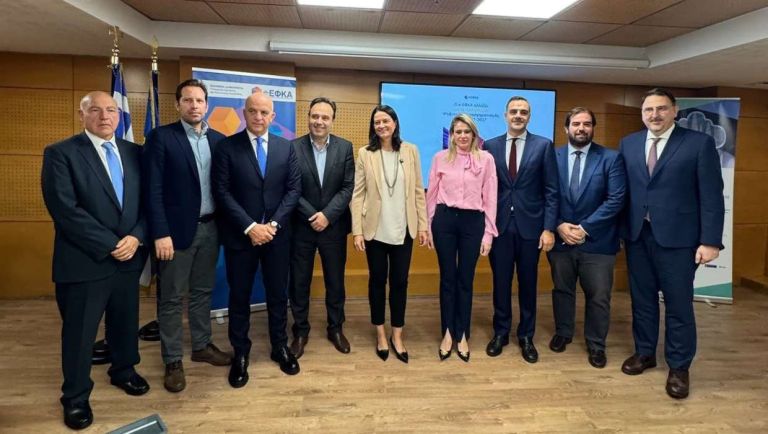Νέα σύνταξη για χιλιάδες δημοσίους υπαλλήλους: Ποιοι κερδίζουν επικουρική και ποιοι διαλέγουν ΤΕΚΑ