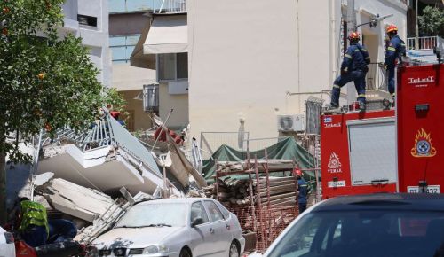 Σοκ στα Πετράλωνα: Οι πρώτες εικόνες από την κατάρρευση της πολυκατοικίας [vid,pics]