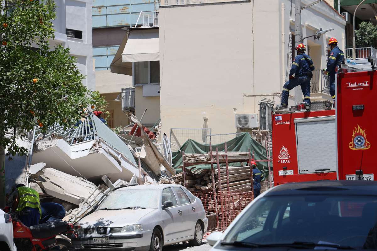 Σοκ στα Πετράλωνα: Οι πρώτες εικόνες από την κατάρρευση της πολυκατοικίας [vid,pics]