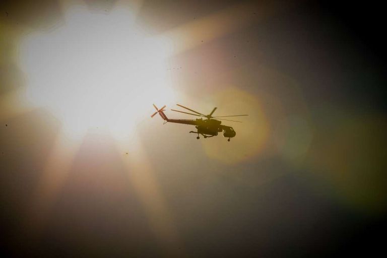 Φωτιά στο Ωραιόκαστρο: Καλύτερη η εικόνα μετά την ολονύχτια μάχη- Κάηκαν εργοστάσια και βιοτεχνίες