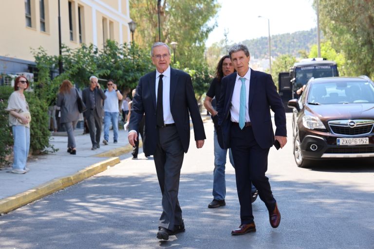 Ο Σαμαράς κατέθεσε στη δίκη για την υπόθεση του Σήφη Βαλυράκη – «Δολοφονήθηκε βίαια»