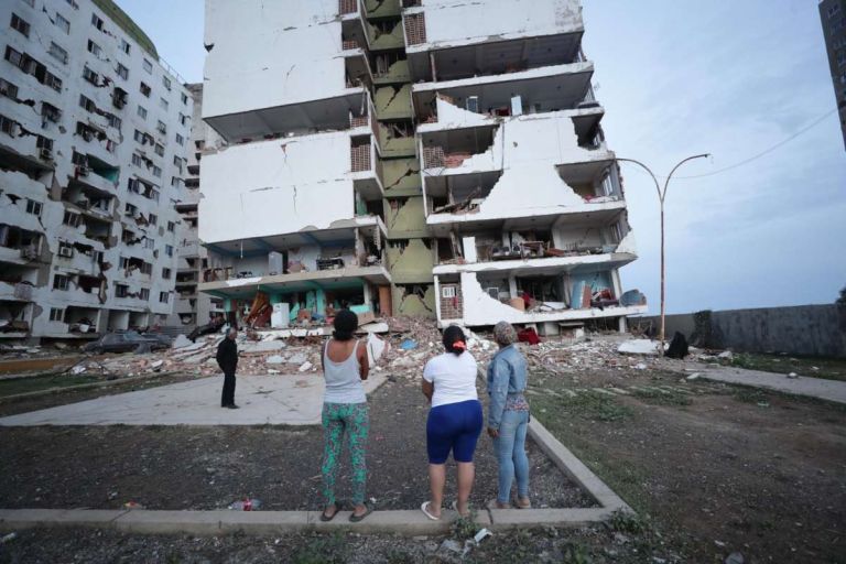 Σεισμοί στη Βενεζουέλα: Τουλάχιστον 920 νεκροί και 50.000 αγνοούμενοι – Αποδοκιμασίες κατά της Ροντρίγκες