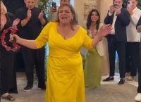 Βίκυ Σταυροπούλου: Ο χορός της στον γάμο της Δανάης Μπάρκα και η σκηνή που θύμισε «Είσαι το Ταίρι μου»