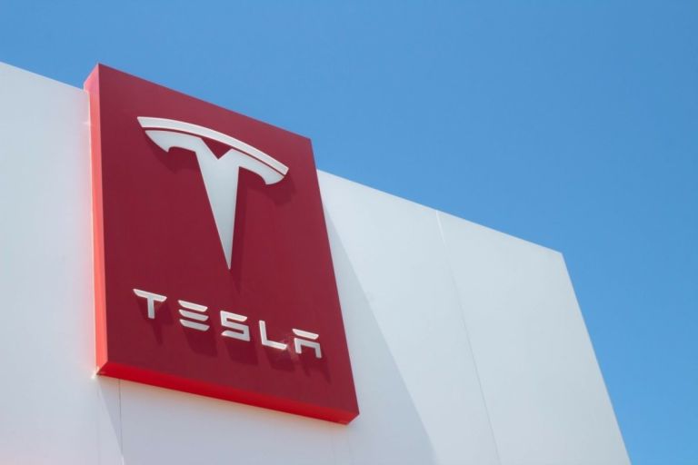 Tesla: Δεν προχωρά σε ανάκληση η Ευρώπη μετά το κινεζικό σοκ