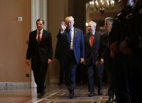 Τραμπ εναντίον Κογκρέσου: Πώς το Ιράν μετατρέπεται σε μοχλό πίεσης για την εσωτερική ατζέντα του Λευκού Οίκου