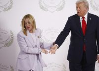 «Πίεση ασφυξίας στη Μελόνι: το “δίλημμα Τραμπ”, η Ευρώπη που αμφιταλαντεύεται και η μάχη για το 2027»