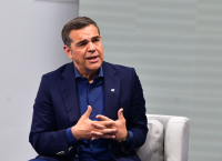 Ο Τσίπρας Επιστρέφει στο Προσκήνιο: Γιατί Επιλέγει Τώρα τη Σύγκρουση με τον Μητσοτάκη