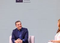 Ο Τσίπρας ξανά σε ρόλο «σωτήρα»: Υποσχέσεις, καταγγελίες και ένα déjà vu που θυμίζει 2014